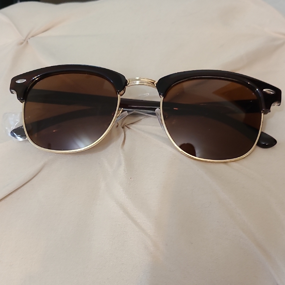 AMBASSADOR Stylish Black and Gold Sunglasses New Without Tags